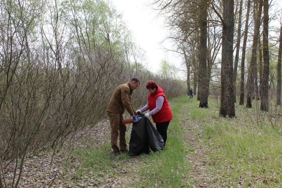 лісівники, берег річки, прибирання