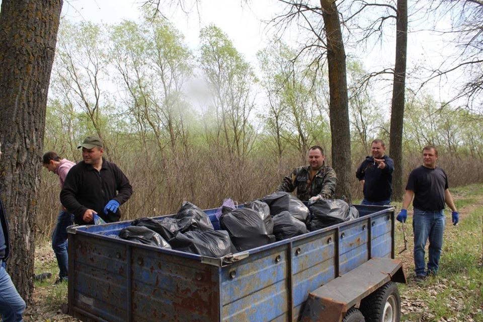 лісівники, берег річки, прибирання