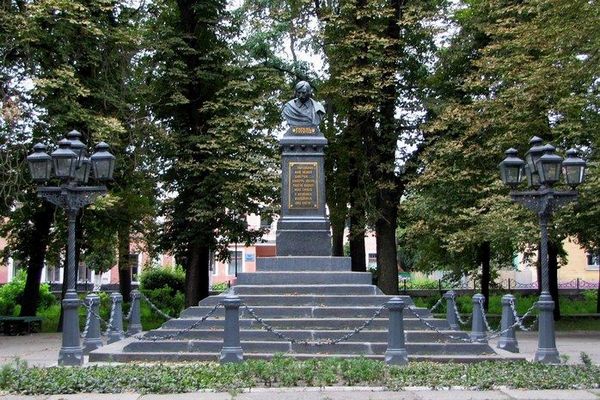 Микола Гоголь, пам'ятник, Ніжин