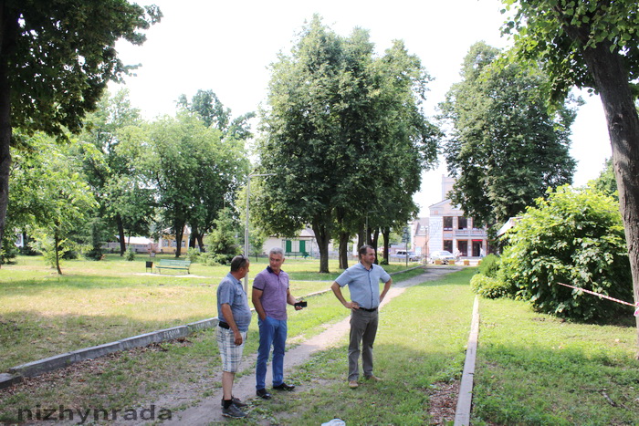 тротуар, дитячий майданчик 