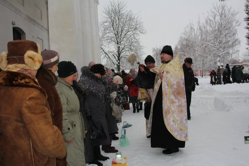 Миколаївський собор, освячення води