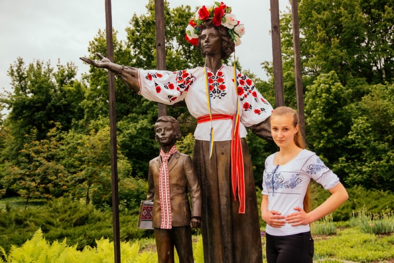 День вишиванки, день вишиванок, НДУ, вишиванка