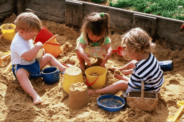  Управління ЖКГ та будівництва, дитячі майданчики, пісок