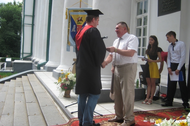 Випуск НДУ, НДУ, червоні дипломи