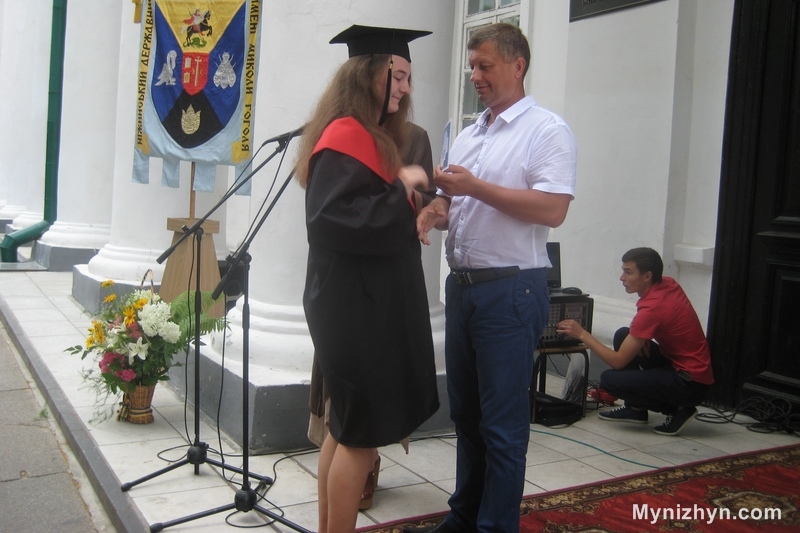 Випуск НДУ, НДУ, червоні дипломи