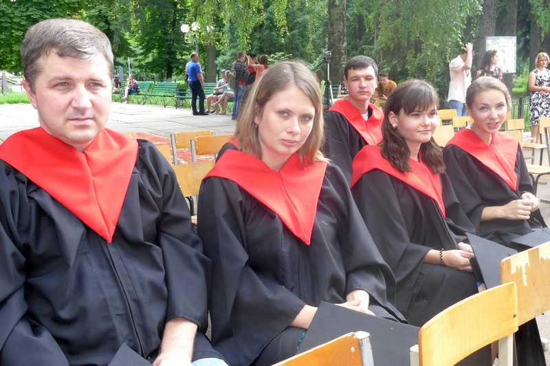 Випуск НДУ, НДУ, червоні дипломи