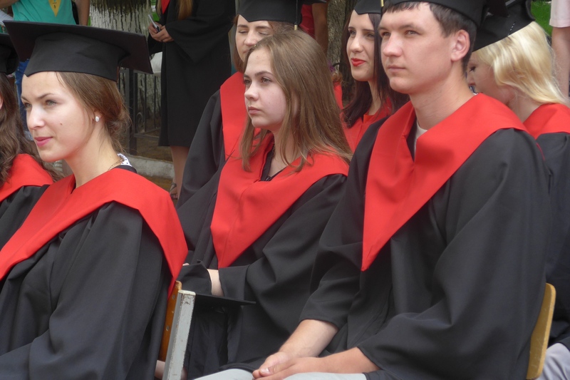 Випуск НДУ, НДУ, червоні дипломи