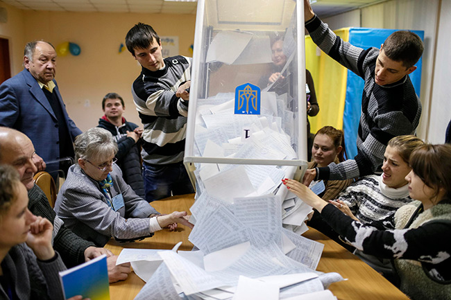 вибори в україні, вибори скринька, вибори підрахунок бюлетнів