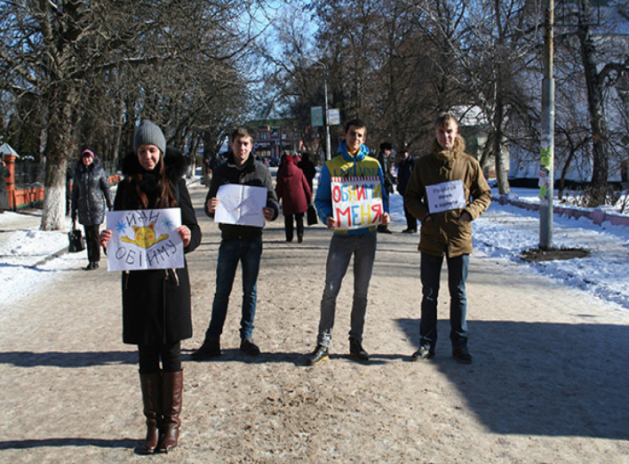 Фотозвіт зі студентської акції "Вільні обійми"