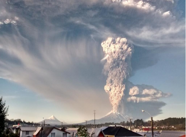 У Чилі прокинувся вулкан, який спав півстоліття. Фото, відео