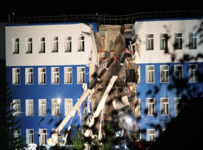У результаті обвалу казарми у Омську загинуло 18 осіб