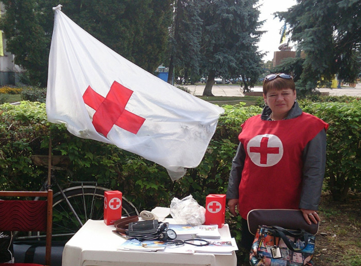 Співробітники "Червоного хреста" вчили ніжинців надавати першу медичну допомогу
