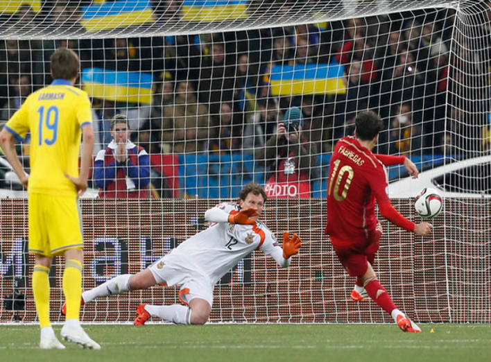 Збірна України з футболу програла Іспанії і зіграє у плей-офф відбору Євро-2016