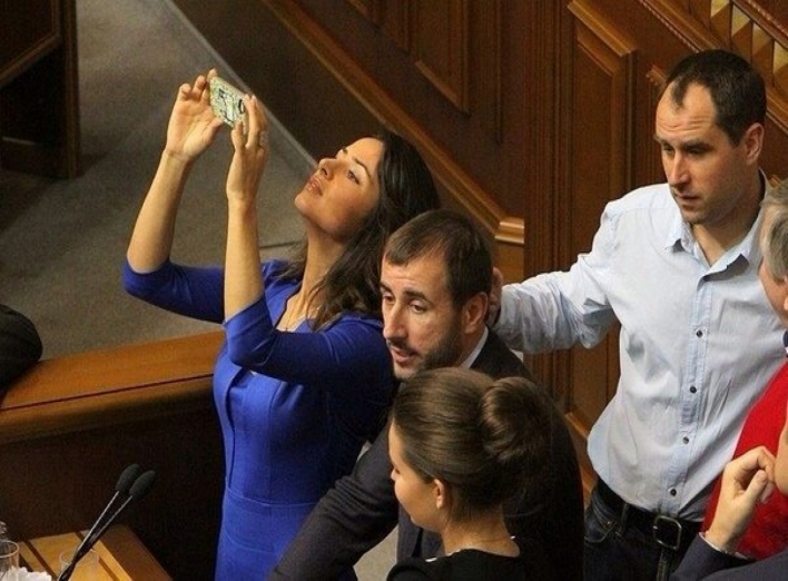 Злата Огнєвич заявила про складання депутатських повноважень. Замість неї депутатом стане "дружина" Ляшка