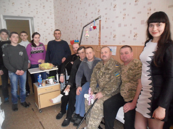 Учні 14 школи відвідали поранених учасників АТО