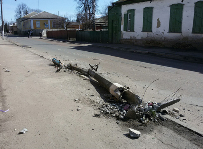 Народна новина: На вулиці Батюка збили стовп