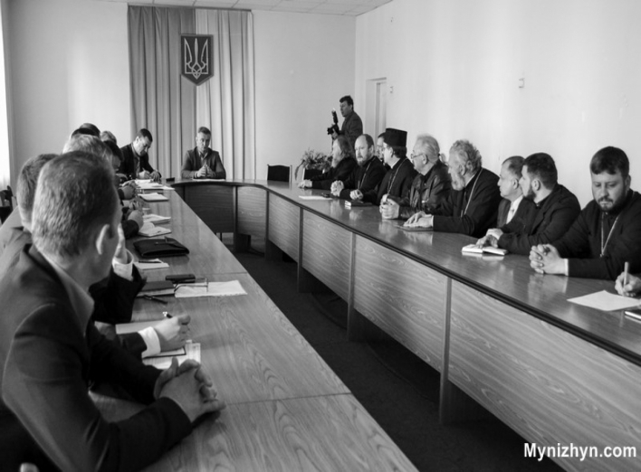 До церкви на Великдень підемо з вуличним освітленням