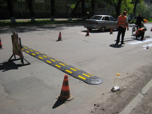 Біля 9 школи встановлюють "лежачого поліцейського"