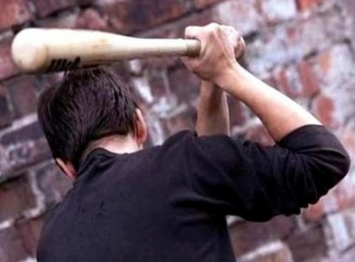 Вдень біля 9 школи невідомі побили чоловіка