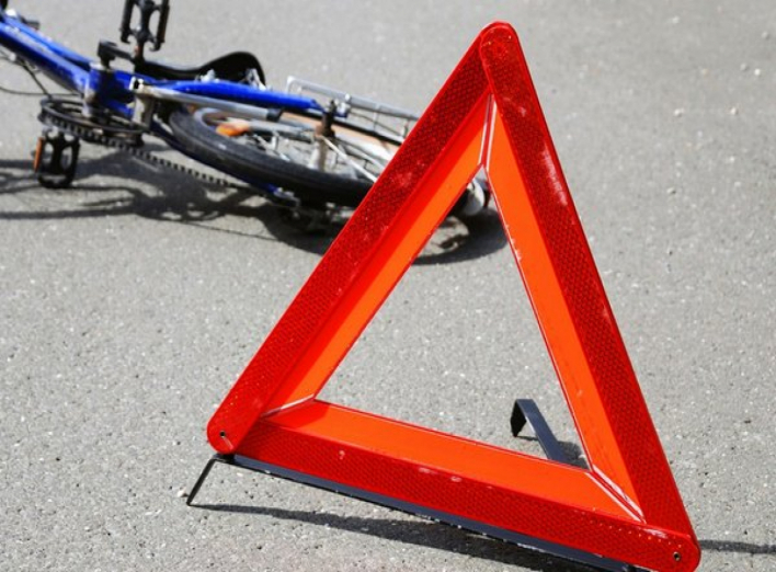 У Ніжинському районі «Мерседес» збив насмерть велосипедиста