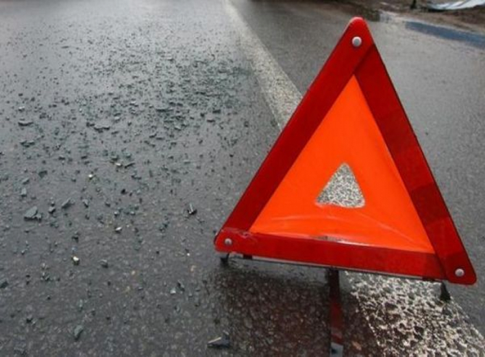 На Чернігівщині мікроавтобус із іноземцями на швидкості вилетів у кювет, є загиблі