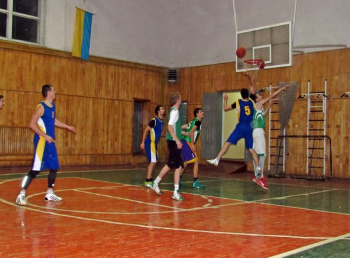 Ніжинські баскетболісти перемогли чернігівських