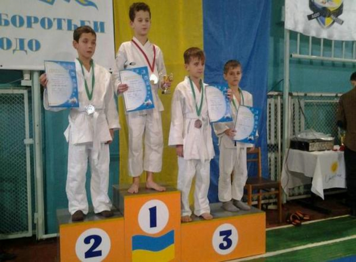 Юні ніжинські борці завоювали комплект медалей у Києві