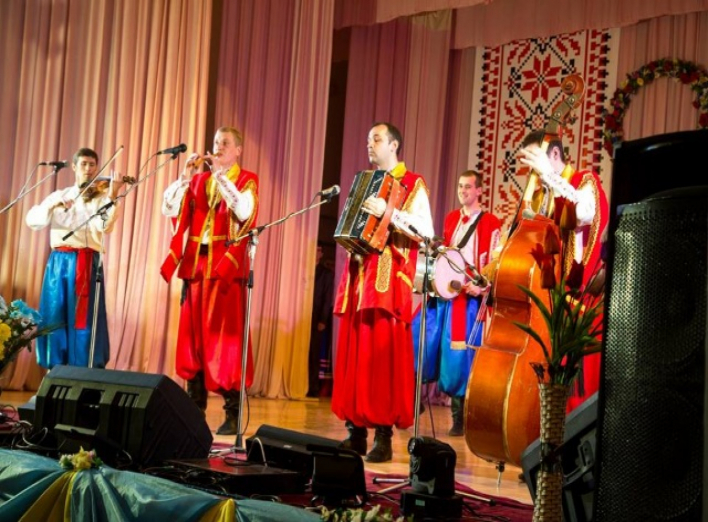 Творчі колективи Ніжинщини виступили на святковому концерті