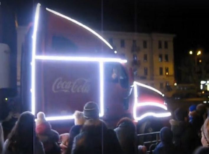 У Ніжині побував святковий автомобіль "Кока-коли"