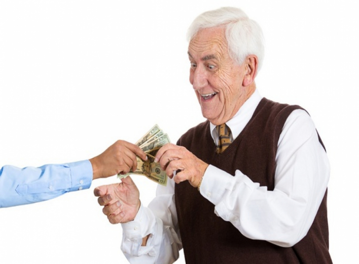 Чернігівському пенсіонеру шахраї "повернули" чоловічу силу за 14 тисяч