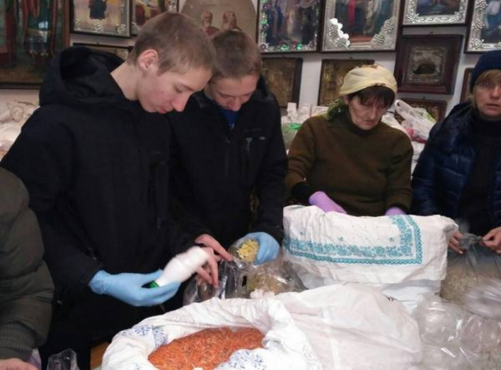 Ніжинські школярі допомагали воїнам АТО cолдатськими стравами