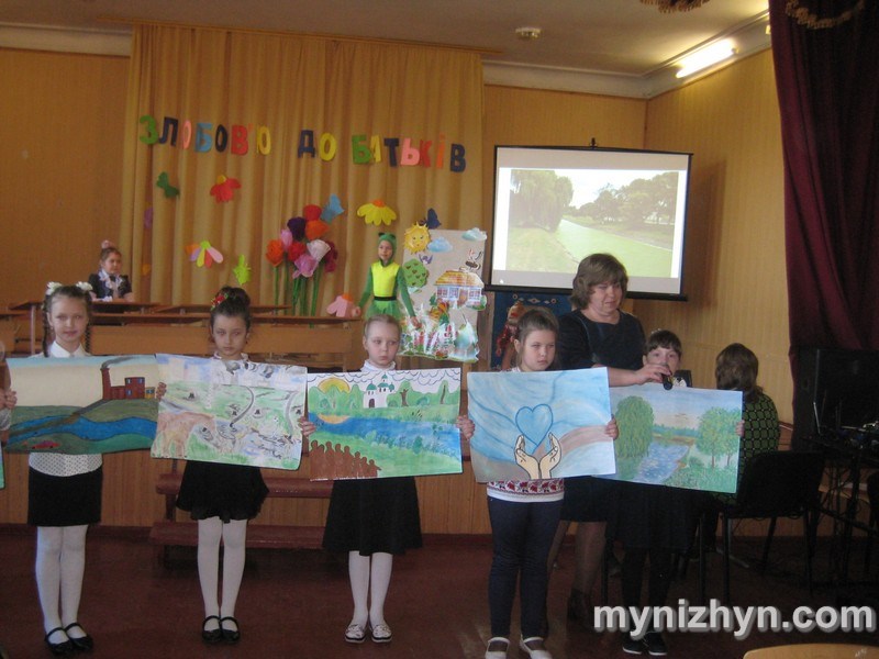 Школа для дорослих: у ЗОШ №10 батькам показували, як навчають дітей по-сучасному