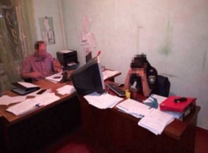 На Чернігівщині поліцейських затримали на хабарі