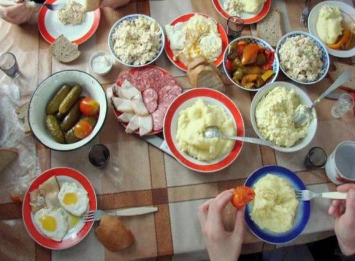 Українці витрачають 50% доходів на їжу, бо їдять більше ніж в інших країнах, – міністр соцполітики. 