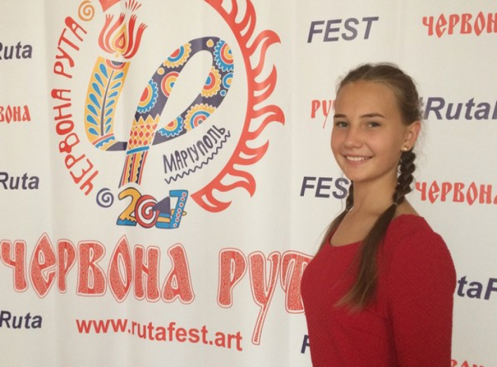 Співачка з Ніжина підкорює фестиваль "Червона рута"