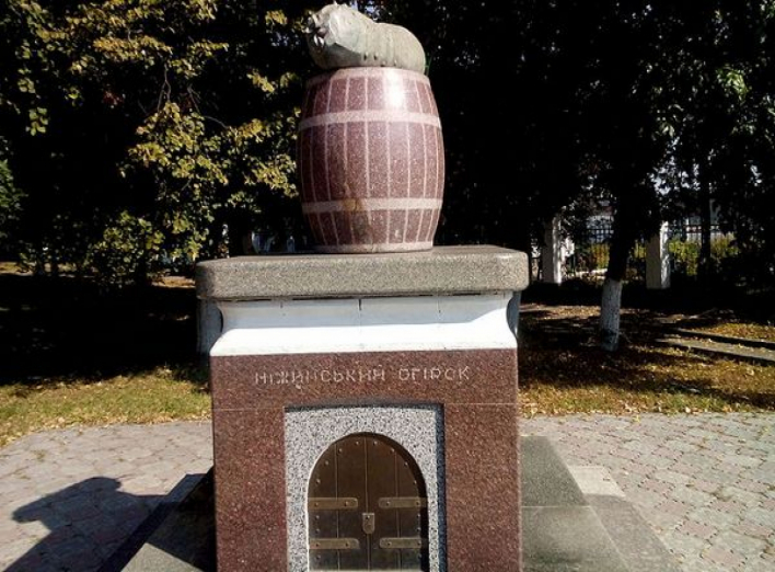 Пам’ятник ніжинському огірку увійшов до списку "найапетитніших" в Україні