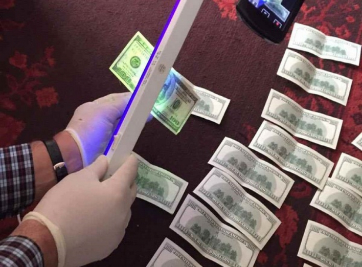 Керівника РДА на Чернігівщині викрили на отриманні хабара в сумі 4 000 доларів