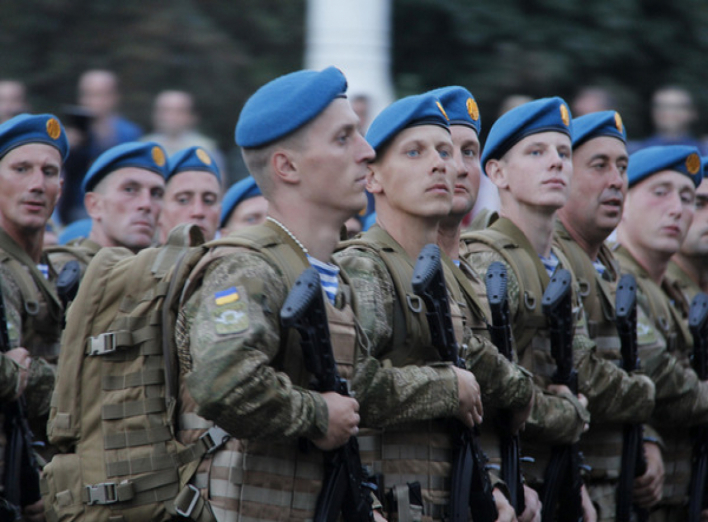 "Слава Україні" стане офіційним військовим вітанням: наказ Порошенка