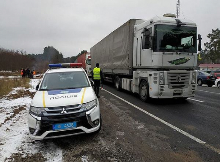 На Чернігівщині поліція відкрила кримінальне провадження за фактом перекриття траси власниками "євроблях"
