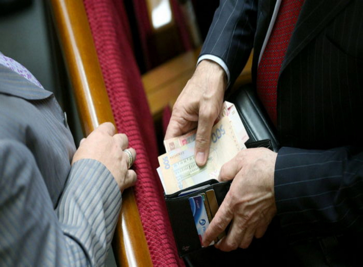 П'ять чернігівських депутатів отримали гроші на проживання. По 237 тисяч