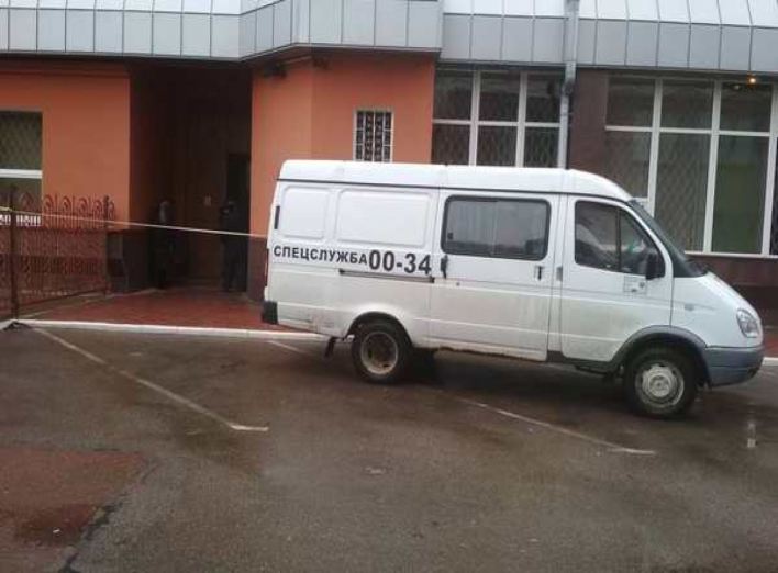 У Чернігові в приміщенні банку виявили застреленого охоронця
