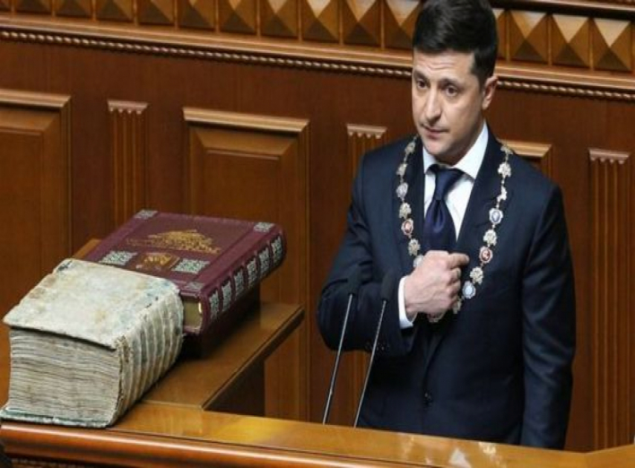 Зеленський офіційно став президентом України і віддав перші доручення парламенту