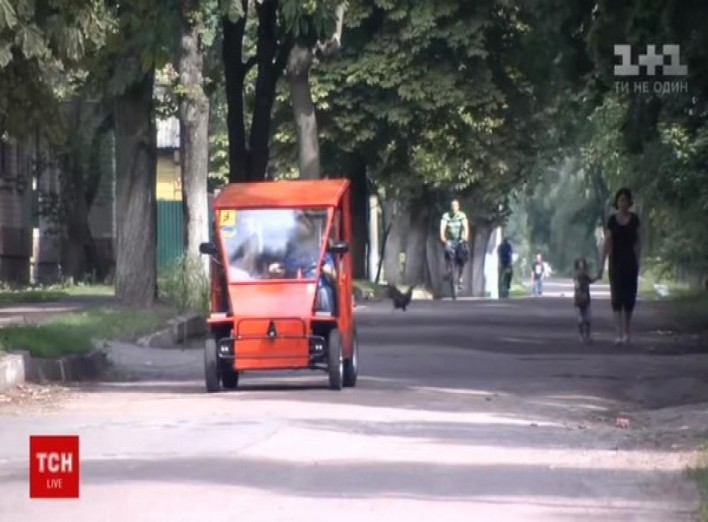На Чернігівщині чоловік власними силами виготовив для сина електромобіль