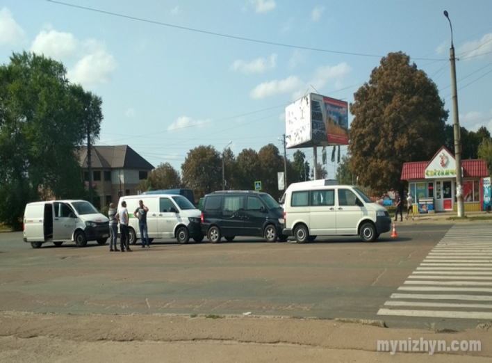ДТП у Ніжині: на Шевченка зіткнулись чотири автомобілі. Фотофакт