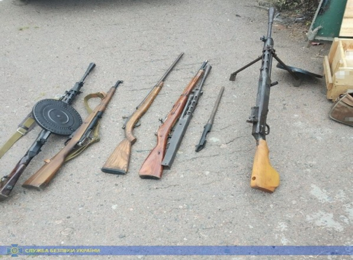 На Чернігівщині СБУ викрила незаконне зберігання арсеналу військових засобів ураження