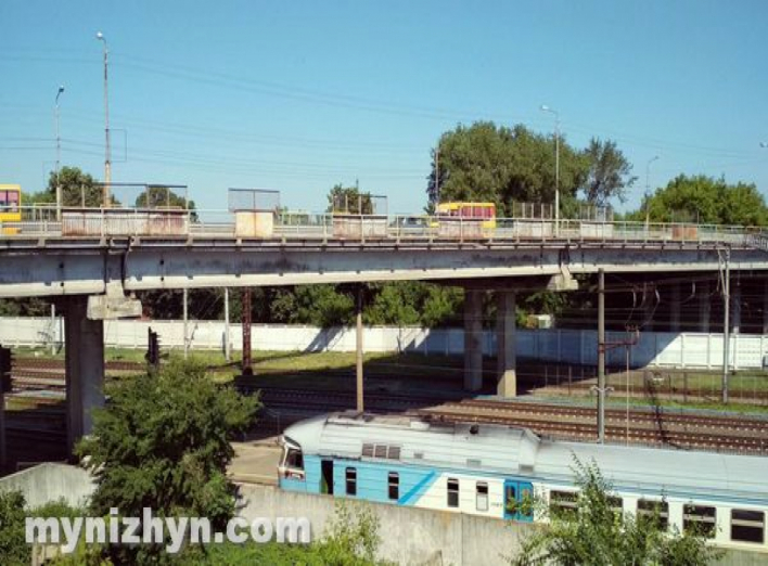 У Ніжині 9-річна дитина впала з мосту