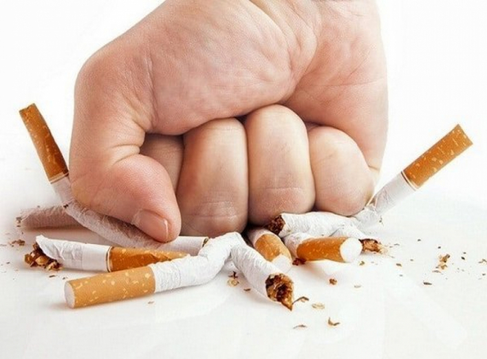 Працівникам міськвиконкому уріжуть надбавку за куріння на людях?