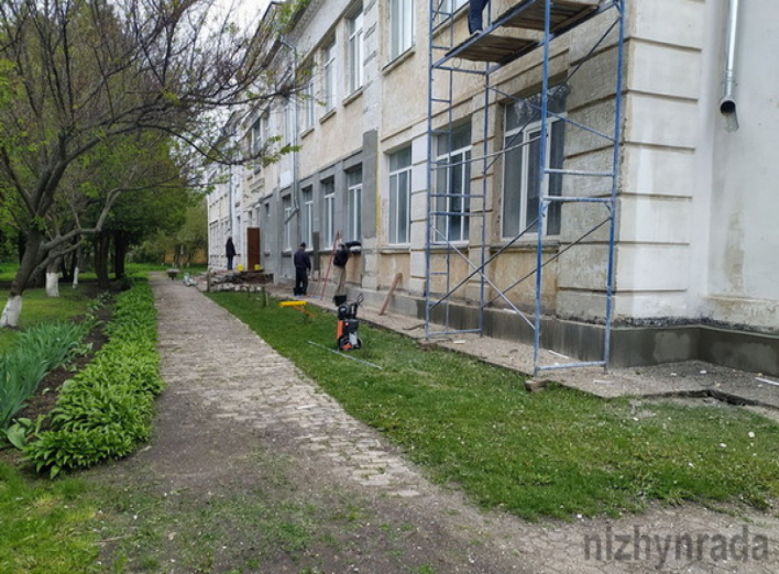 Поки діти на карантині, у Ніжині ремонтують школи