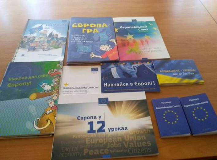 Ніжинська бібліотека отримала книги від Представництва Європейського Союзу