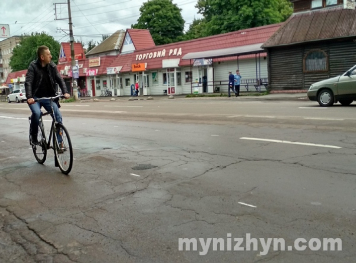 На Шевченка розмітили чотири смуги руху: чи виділили місце для велосипедистів?